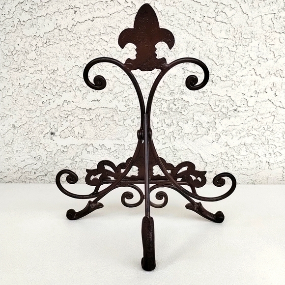 Vintage Cast Iron Fleur-de-Lis Display Easel Stand – Ornate Scroll Design – 11" - Picture 5 of 10